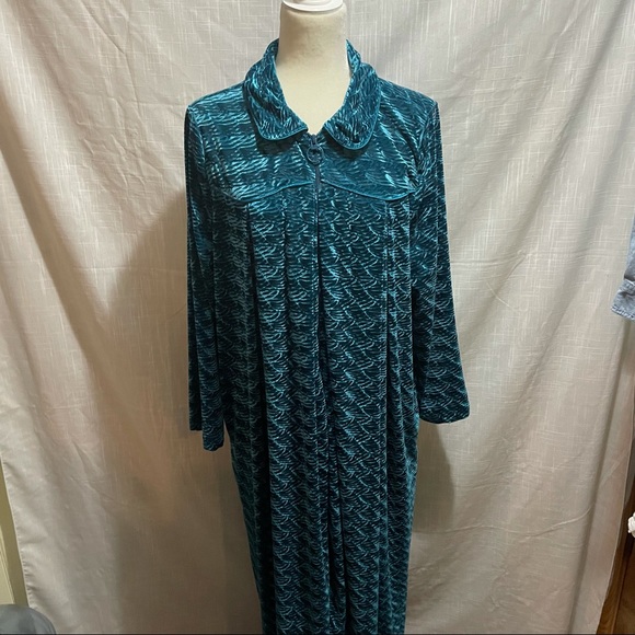 Intimates & Sleepwear Robe Poshmark